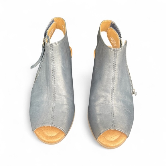 Earth Kristy Women's Admiral Blue Leather Heel Side Zip Bootie Peep Toe Sz 7B - Picture 2 of 9